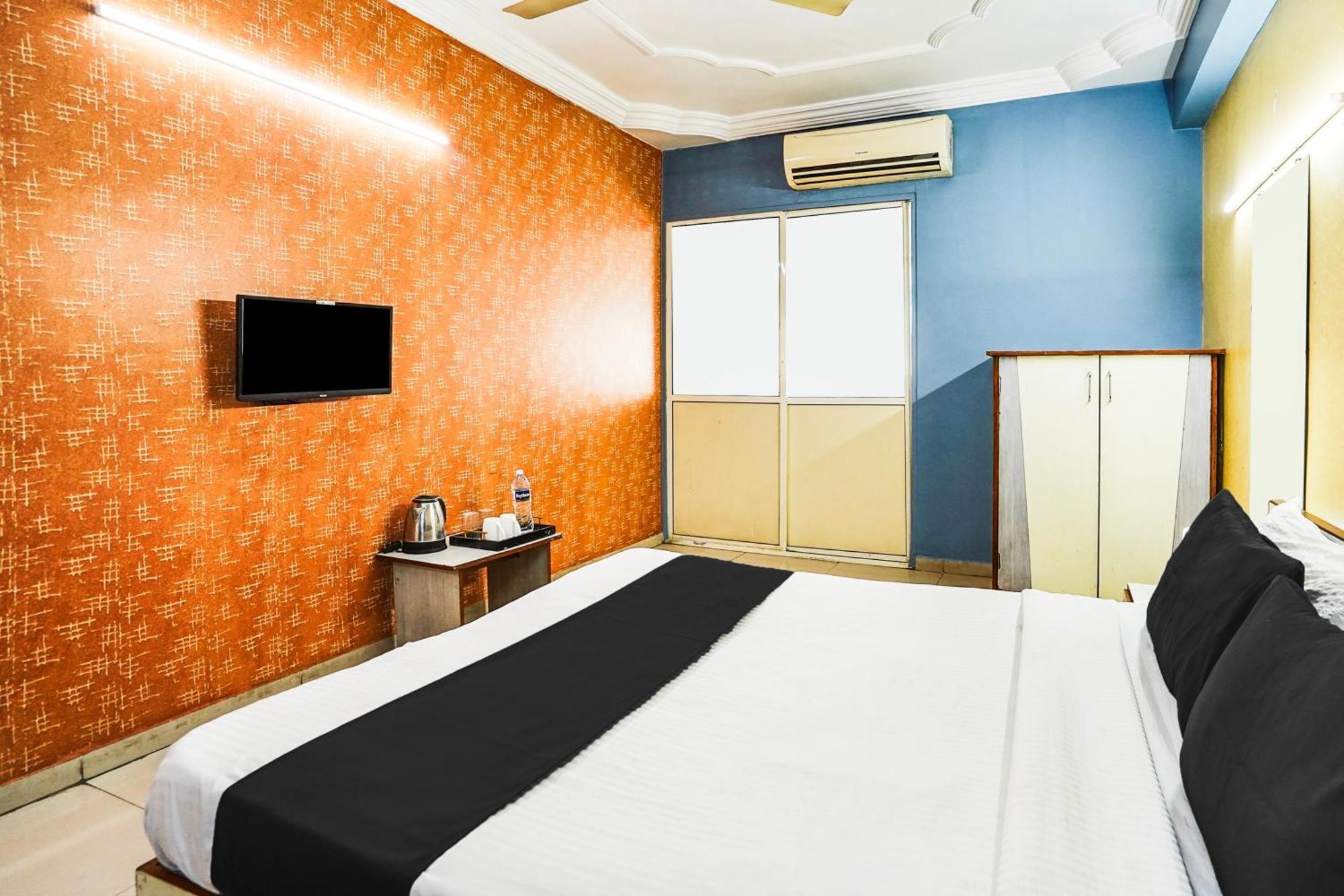 Hotel O Vibrant Residency Ахмедабад Экстерьер фото